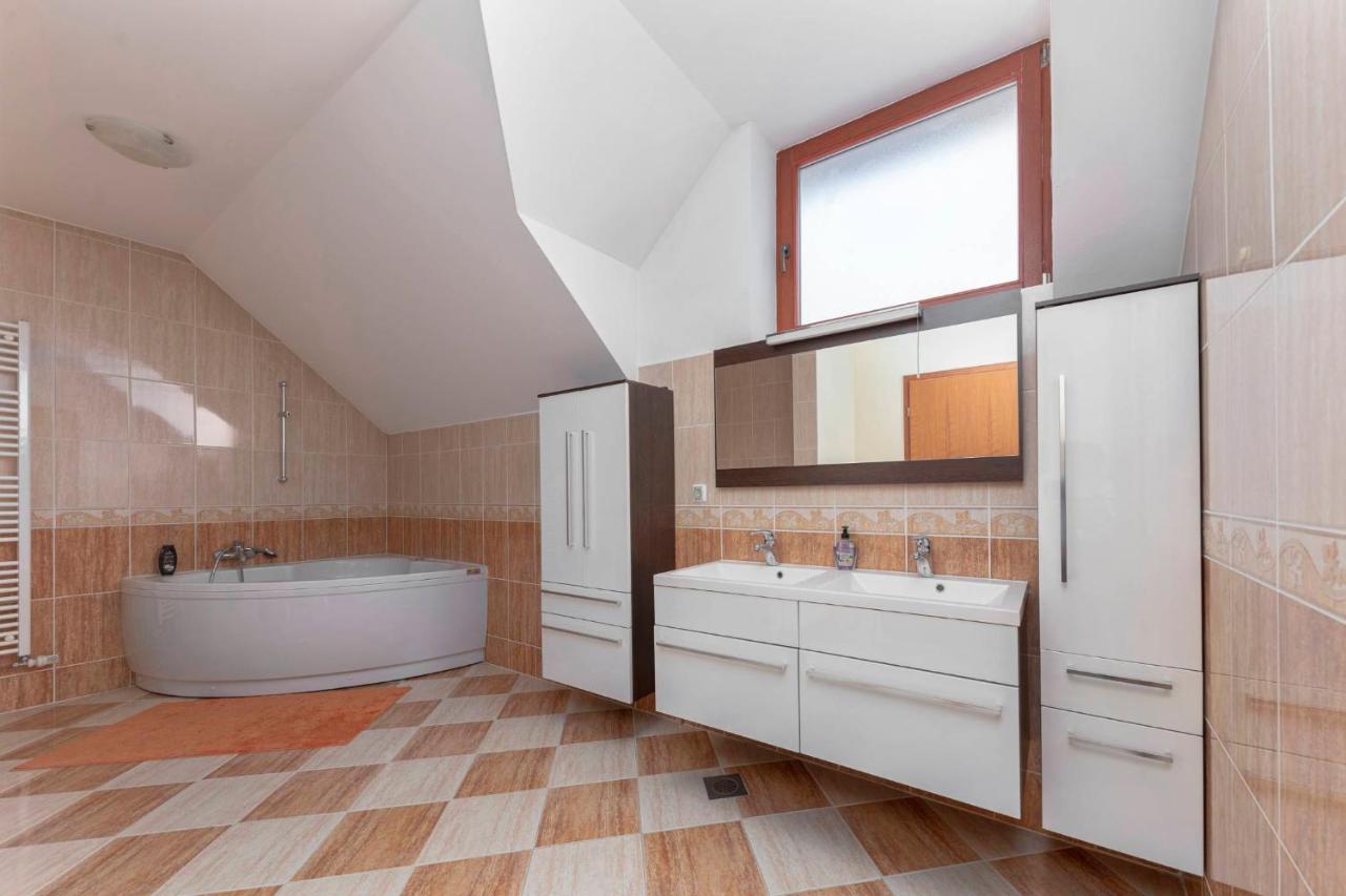 Apartma Ana Preserje  ภายนอก รูปภาพ