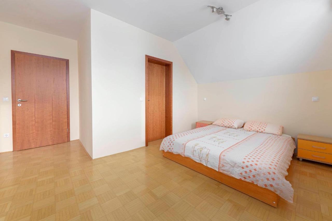 Apartma Ana Preserje  ภายนอก รูปภาพ